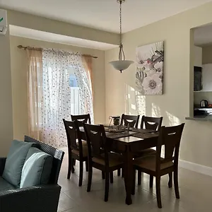 Seamist @oceanpointe Comfy 2br W/pool Gym & Parking Holiday home Lucea